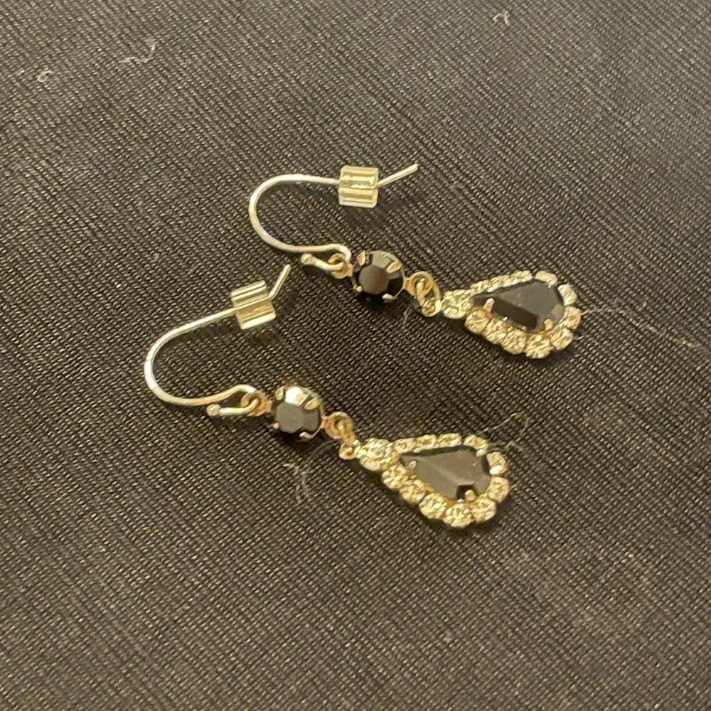 Elegant Black and Gold Drop Earrings‎